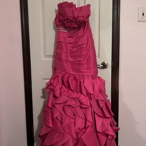 Fuscia pink mermaid style gown x Alyce Designs worn once prom perfect condition